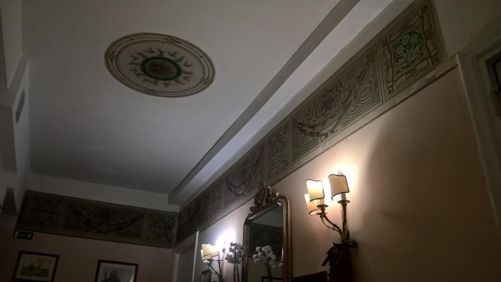 B&B A Florence View Eksteriør billede Ceiling of the hotel